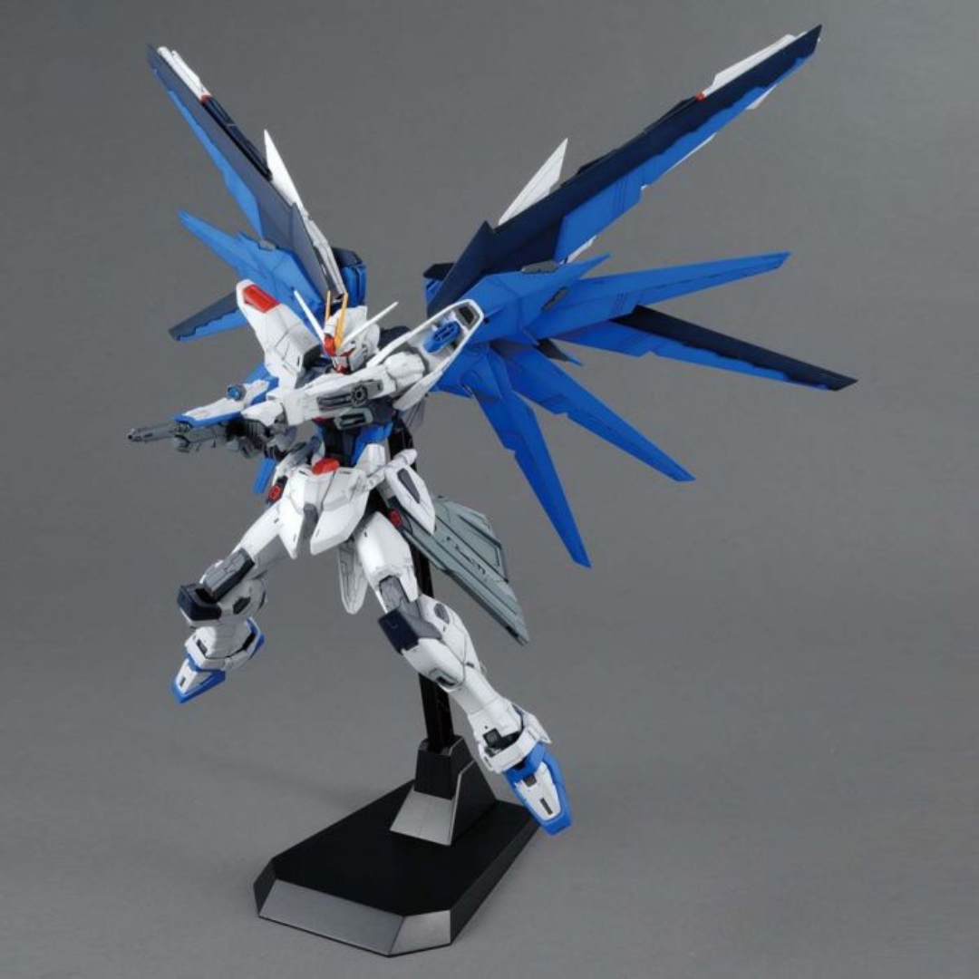 Bandai MG 1/100 Freedom Gundam Ver 2.0 "Mobile Suit Gundam SEED"