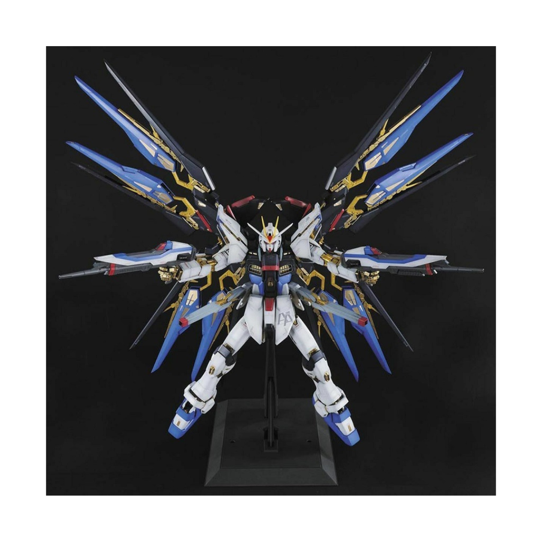 Bandai PG 1/60 突擊自由高達《機動戰士高達SEED DESTINY》