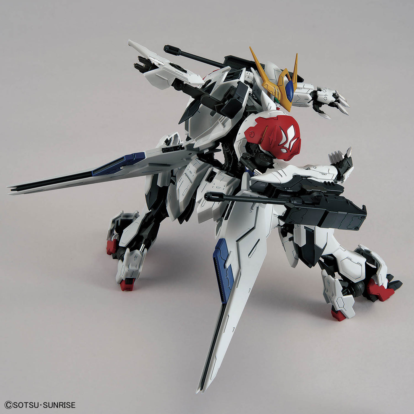 Bandai MG 1/100 高達巴巴托司 狼式《機動戰士高達 鐵血的孤兒》